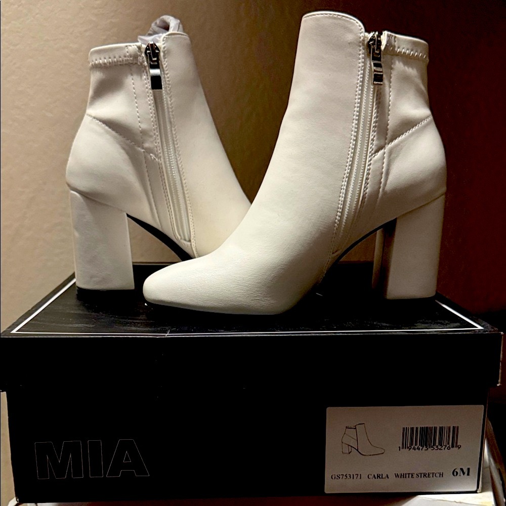 MIA Women's White Heeled Boots. New with no tags. With box